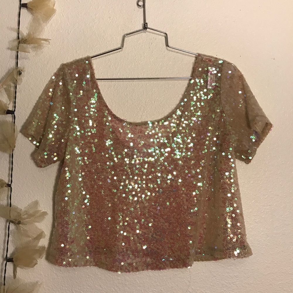 Holographic sequin top 🌞